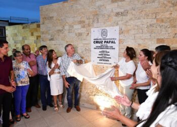 El Gobernador Osvaldo Jaldo inauguró la obra de revalorización de la Cruz Papal