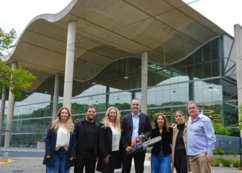 Karina Milei Respaldó a los Candidatos de LLA en la Ciudad con una Foto de Campaña