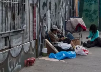 La pobreza bajó al 34,9% en febrero último, según una proyección de la Universidad Di Tella