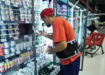 El Gobierno contra las remarcaciones: respaldo a supermercados y señales de una inflación más baja en abril