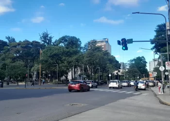 La humedad se instala en Tucumán: nieblas, nubes y lluvias débiles marcarán la semana