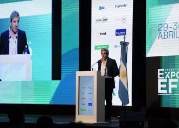 «Los dólares del colchón»: el Gobierno prepara una amnistía para incentivar el uso de divisas no declaradas