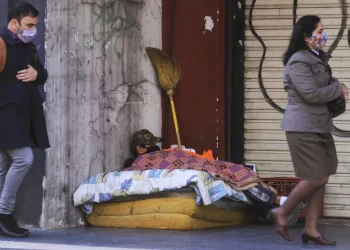 La pobreza cayó al 35,4% en abril y la indigencia al 7,8%, impulsadas por la desaceleración inflacionaria