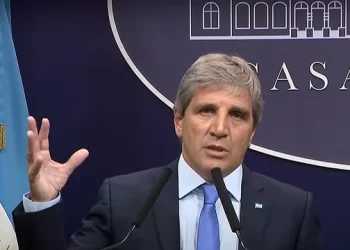 Ya hay municipios que empiezan a bajar impuestos, como pide Caputo