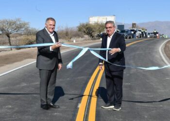 Jaldo habilitó el último tramo de la Ruta 307 que conecta Amaicha con Catamarca