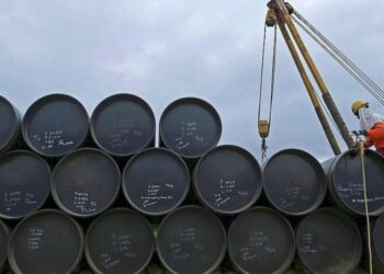 El petróleo sube más del 7% tras ataque de Israel a Irán y genera efectos mixtos en la economía argentina