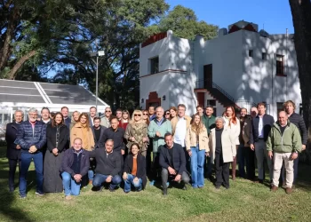 La intendenta Chahla recibió a referentes de la transformación urbana de Medellín