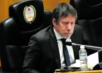 Ricardo Bussi solicitó adelantar el receso invernal en Tucumán por el frío extremo