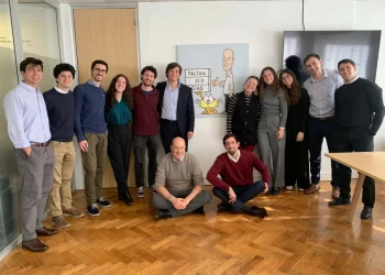Sin acto patrio, Milei celebra el desmantelamiento de organismos públicos con un festejo en Casa Rosada