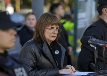 Bullrich criticó al Gobierno bonaerense por echar policías y afirmó: “Estoy en desacuerdo con que la Policía haga política”