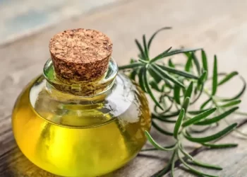 Renuevan el ritual ancestral de la caña con ruda para atraer salud y prosperidad