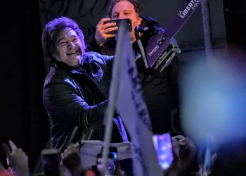 Milei en La Plata: “El kirchnerismo convirtió a la provincia de Buenos Aires en una vergüenza nacional”