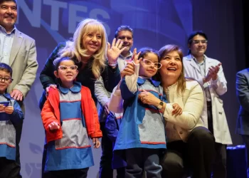 Más de 500 eco lentes entregados en San Miguel de Tucumán: docentes y niños accedieron a controles oftalmológicos gratuitos
