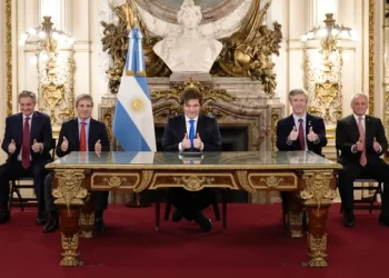 El Gobierno readecuó el Presupuesto 2025 y destinó más fondos a salarios, deuda y empresas estatales