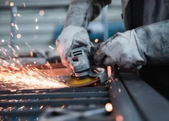 La probabilidad de que Argentina entre en recesión saltó al 98% en medio de la tensión financiera y política