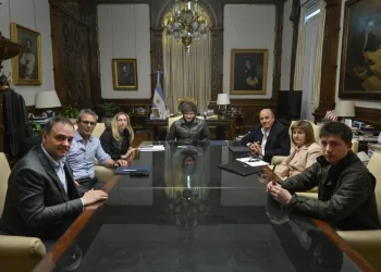 Milei reunió a su mesa política y prepara un “súper lunes” con la jura de Catalán y la Cadena Nacional por el Presupuesto 2026