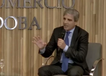 Caputo se reunirá con el CEO de JP Morgan en busca de financiamiento para garantizar los pagos de deuda