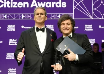 Argentina y Estados Unidos sellan un swap por US$ 20.000 millones para reforzar las reservas y garantizar el pago de la deuda