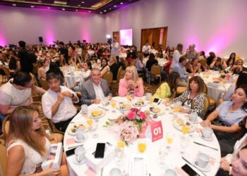 Acevedo, Jaldo y Chahla encabezaron un multitudinario encuentro de mujeres por el Mes Rosa