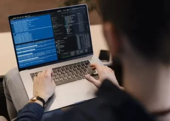 ¿Sigue valiendo la pena estudiar programación? La UTN Tucumán apuesta por formar programadores que dialoguen con la inteligencia artificial