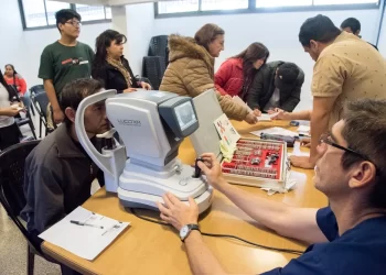 Recuperadores urbanos accedieron a controles visuales gratuitos y recibirán Ecolentes fabricados con material reciclado