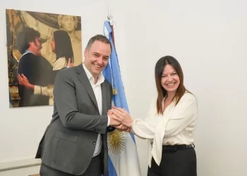 Manuel Adorni se reúne mano a mano con ministros y encabezará reuniones de Gabinete