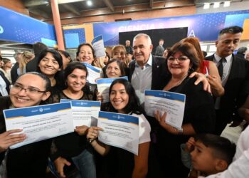 Jaldo entregó certificados a 140 egresados del programa Educación sobre Ruedas