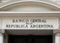 BCRA: el Gobierno espera reacción del mercado y que baje el riesgo país